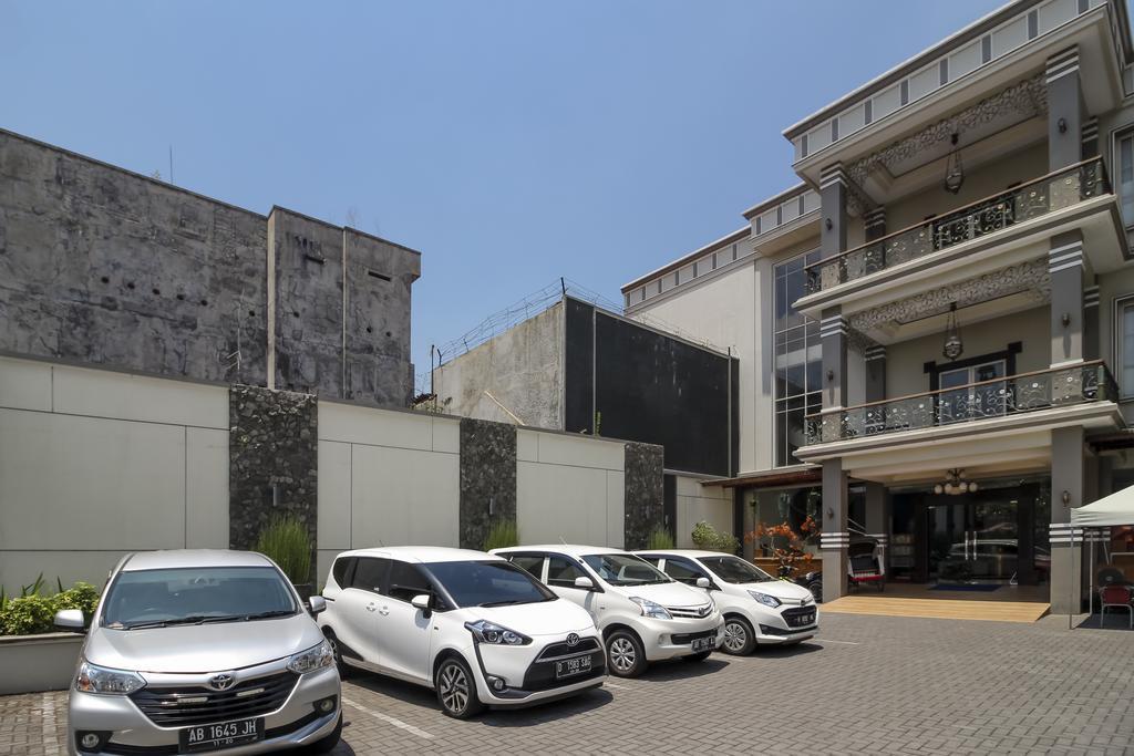 Reddoorz Plus Near Tugu Jogja Yogyakarta Exterior foto